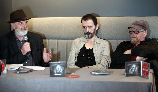 Predstavljanje novog albuma Nuspojave Gorana Bareta i Majki u caffe baru & music shopu Nova ploca. Ante Batinovic, Goran Bare i Aleksandar Dragas obratili su se okupljenim medijima