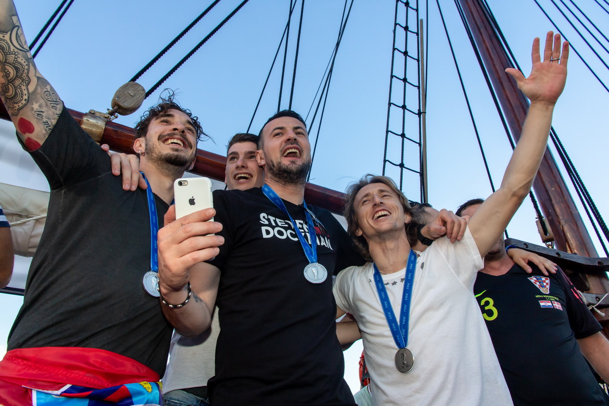 Veličanstven doček četvorice zadarskih Vatrenih od Gradskog mosta do Foruma