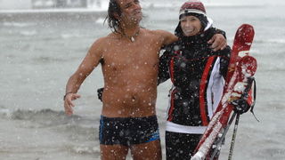 Split, 0302112.
Nakon nekoliko godina, danima najavljivan snijeg pao je i na Splitskom podrucju. Iako je bio najavljen, Splicani nisu bili spremni na bijeli pokrivac, te im je on uz snaznu buru otezavao svakodnevni zivot. Temperatura je bila oko -3.
Na f Split, 0302112.
Nakon nekoliko godina, danima najavljivan snijeg pao je i na Splitskom podrucju. Iako je bio najavljen, Splicani nisu bili spremni na bijeli pokrivac, te im je on uz snaznu buru otezavao svakodnevni zivot. Temperatura je bila oko -3.
Na f