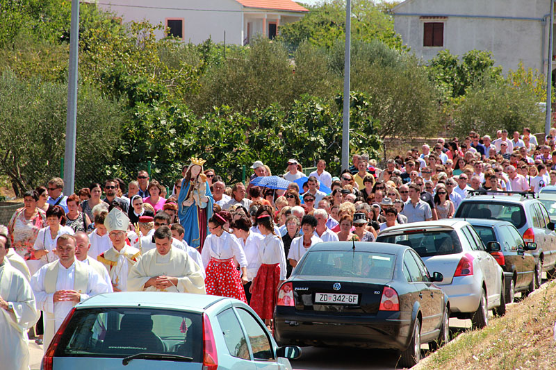 U Skabrnji odrzano veliko misno slavlje i procesija povodom blagdana Velike Gospe U Skabrnji odrzano veliko misno slavlje i procesija povodom blagdana Velike Gospe