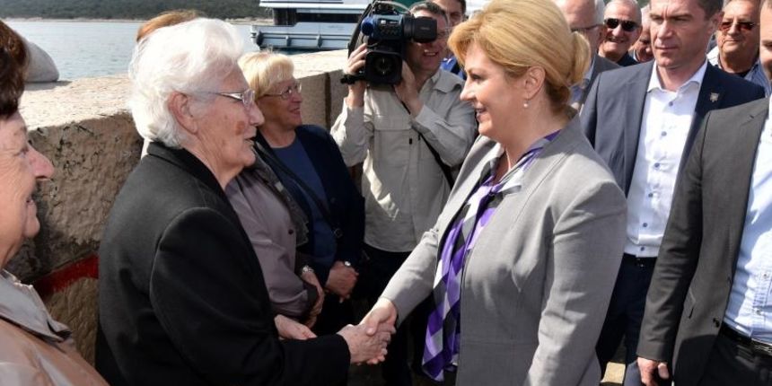 Predsjednica Grabar Kitarović posjetila otok Ist. Foto: Dino Stanin/PIXSELL Predsjednica Grabar Kitarović posjetila otok Ist. Foto: Dino Stanin/PIXSELL
