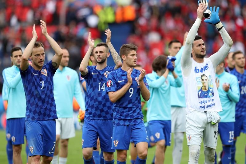 Slavlje igrača i navijača nakon pobjede nad Turskom. Photo: Goran Stanzl/PIXSELL Slavlje igrača i navijača nakon pobjede nad Turskom. Photo: Goran Stanzl/PIXSELL