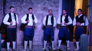 U subotu, 16. srpnja, na Kaštelu Benković u Benkovcu, u sklopu Benkovačkog kulturnog ljeta održan je “9. Etno festival – Benkovac 2016.” U subotu, 16. srpnja, na Kaštelu Benković u Benkovcu, u sklopu Benkovačkog kulturnog ljeta održan je “9. Etno festival – Benkovac 2016.”