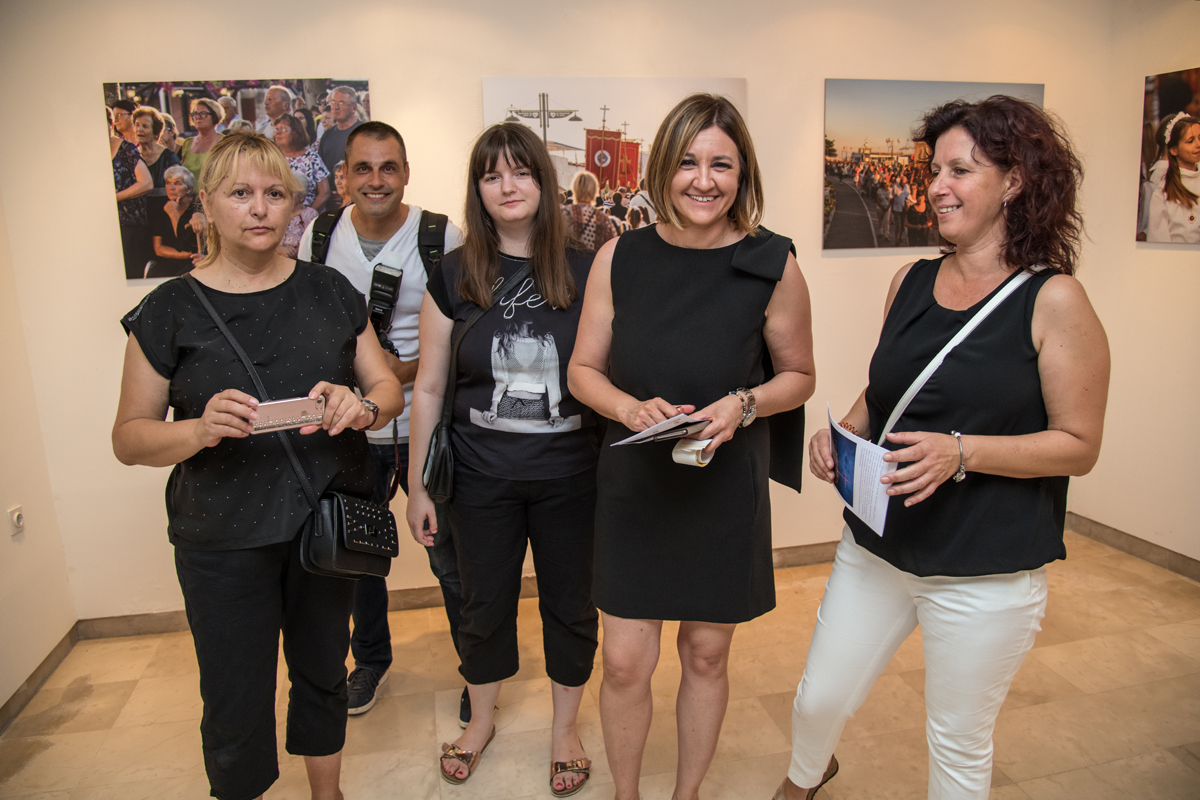 Otvorenje izložbe fotografija “Biogradske procesije” Vinka Pešića Otvorenje izložbe fotografija “Biogradske procesije” Vinka Pešića