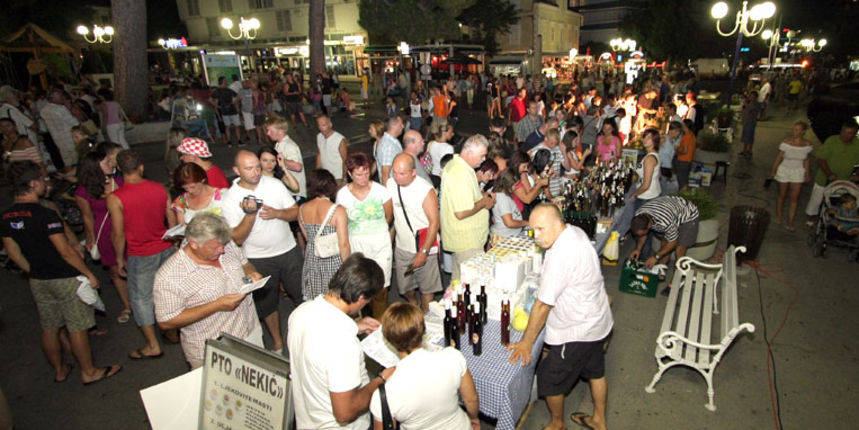 Biograd: Večer starih zanata i rukotvorina (foto: Marin Gospić) Biograd: Večer starih zanata i rukotvorina (foto: Marin Gospić)
