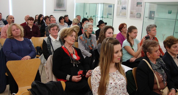 Kava pretočena u pjesmu – večer poezije u Muzeju antičkog stakla. Foto: Gordana Šarić