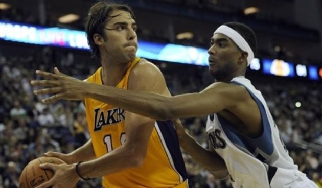 Saša Vujačić, Corey Brewer (foto: AP Photo)