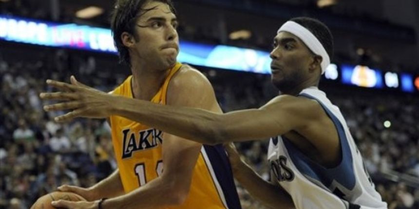 Saša Vujačić, Corey Brewer (foto: AP Photo) Saša Vujačić, Corey Brewer (foto: AP Photo)