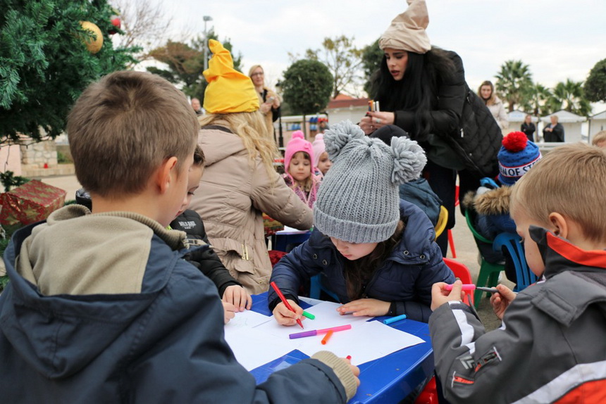 Sveti Nikola darivao mališane na Viru, Krampus bez posla Sveti Nikola darivao mališane na Viru, Krampus bez posla