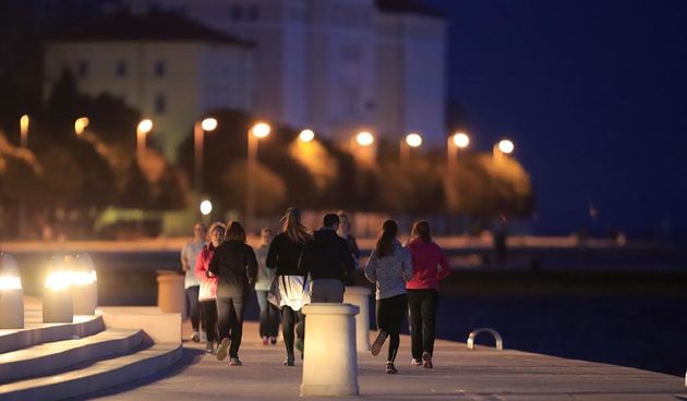Noćno trčanje na zadarskoj rivi. Foto. Boris Kačan