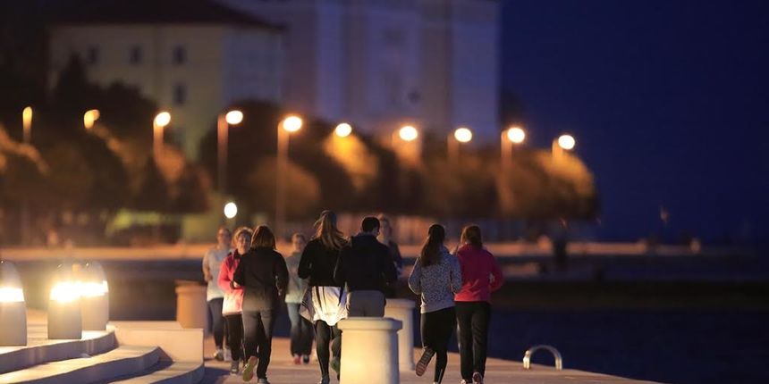 Noćno trčanje na zadarskoj rivi. Foto. Boris Kačan