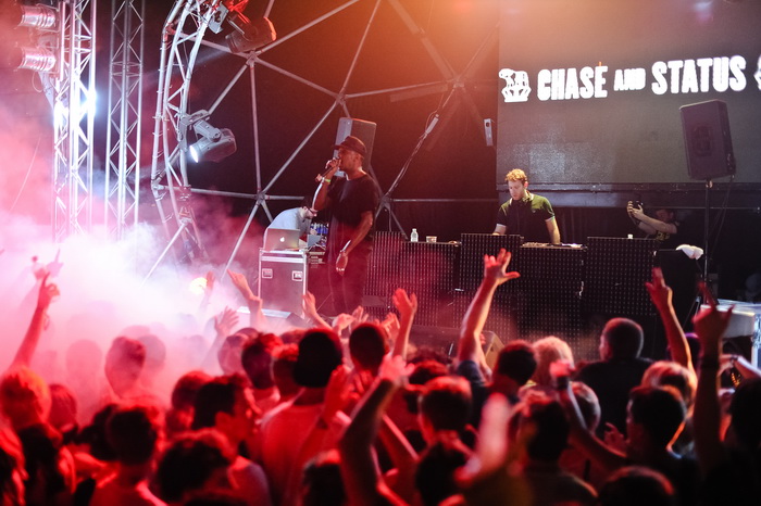 Zrce, 020712,
Nocni zivot na plazi Zrce.
Hideout Festival, do sada bio najposjeceniji dan , s oko otprilike 5000 posjetitelja samo u Aquariusu. Kao zvijezda veceri nastupio je Skrillex , a osim njega nastupali su Skream and Benga, Chase and Status, Sub Fo Zrce, 020712,
Nocni zivot na plazi Zrce.
Hideout Festival, do sada bio najposjeceniji dan , s oko otprilike 5000 posjetitelja samo u Aquariusu. Kao zvijezda veceri nastupio je Skrillex , a osim njega nastupali su Skream and Benga, Chase and Status, Sub Fo