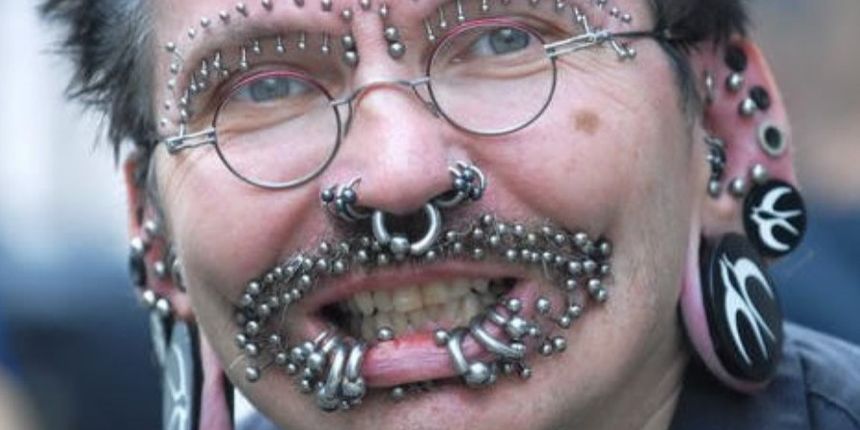 Muškarac s najviše piercinga na svijetu, oddity central foto Muškarac s najviše piercinga na svijetu, oddity central foto