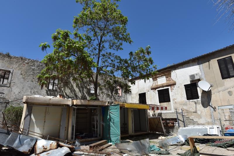 Zadar: Zbog početka radova na izgradnji TIC-a, zakupci javne površine sele na novu lokaciju, foto: Dino Stanin/PIXSELL Zadar: Zbog početka radova na izgradnji TIC-a, zakupci javne površine sele na novu lokaciju, foto: Dino Stanin/PIXSELL