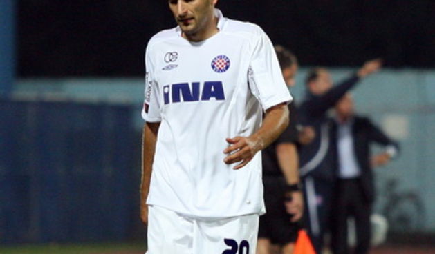 Vinkovci, 270909.
Nogometna utakmica 9 kola T-Com prva HNL izmedju Cibalie i Hajduka.
Na fotografiji: Josip Skoko napusta teren.
Foto: Damir Glibusic / CROPIX