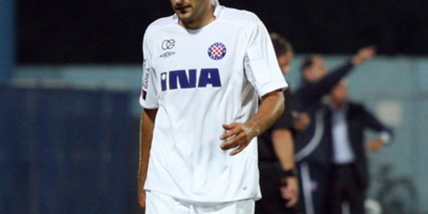 Vinkovci, 270909.
Nogometna utakmica 9 kola T-Com prva HNL izmedju Cibalie i Hajduka.
Na fotografiji: Josip Skoko napusta teren.
Foto: Damir Glibusic / CROPIX Vinkovci, 270909.
Nogometna utakmica 9 kola T-Com prva HNL izmedju Cibalie i Hajduka.
Na fotografiji: Josip Skoko napusta teren.
Foto: Damir Glibusic / CROPIX