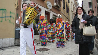 Povorka karnevalske skupine “Sovinjski pusti”