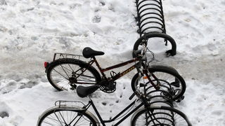 Zadar, 070212.
Iako je proslo tri dana od kako je stao padati, snijeg se zbog niskih temperatura zadrzao se na ulicama te je veliki broj ulica zaledjen sto gradjanima stvara probleme. Gradske sluzbe poduzimaju sve da ih ociste. U Zadru je trenutna tempera Zadar, 070212.
Iako je proslo tri dana od kako je stao padati, snijeg se zbog niskih temperatura zadrzao se na ulicama te je veliki broj ulica zaledjen sto gradjanima stvara probleme. Gradske sluzbe poduzimaju sve da ih ociste. U Zadru je trenutna tempera