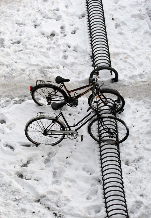 Zadar, 070212.
Iako je proslo tri dana od kako je stao padati, snijeg se zbog niskih temperatura zadrzao se na ulicama te je veliki broj ulica zaledjen sto gradjanima stvara probleme. Gradske sluzbe poduzimaju sve da ih ociste. U Zadru je trenutna tempera Zadar, 070212.
Iako je proslo tri dana od kako je stao padati, snijeg se zbog niskih temperatura zadrzao se na ulicama te je veliki broj ulica zaledjen sto gradjanima stvara probleme. Gradske sluzbe poduzimaju sve da ih ociste. U Zadru je trenutna tempera