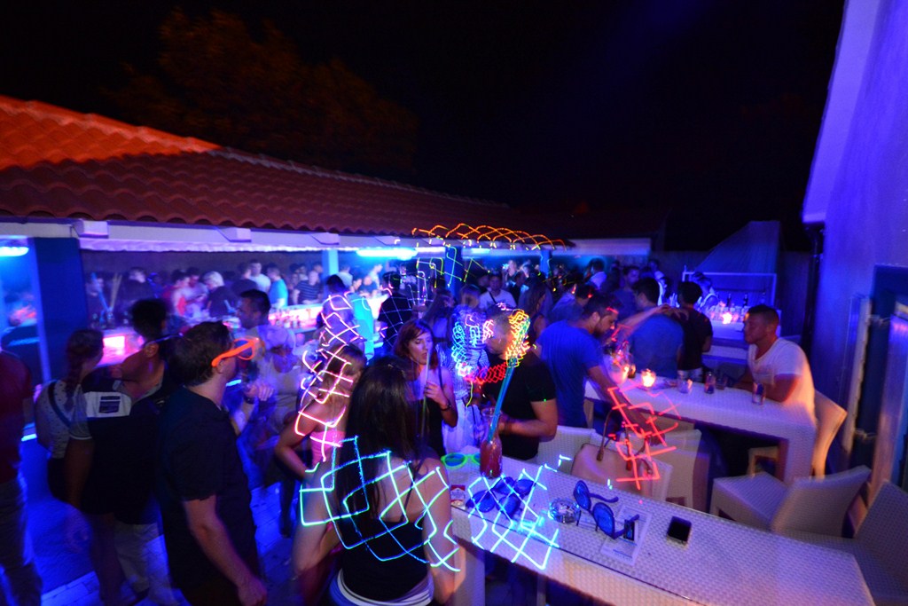 Subotnja zabava u Noštromo i Vagabundo barovima na Viru ; foto Iva Perinčić