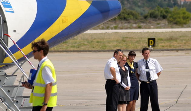 Dubrovnik, 210809.
Danas je u Dubrovnik s delegacijom Sarajevo Film Festivala stigla glumica Gillian Anderson, kao gost Dubrovnik Film Meetinga.
Docekale su je predstavnice Jadranskih luksuznih hotela u cijim ce objektima i boraviti.
Foto: Zeljko Tutnjevi