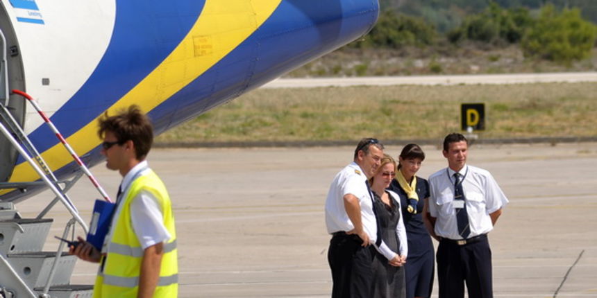 Dubrovnik, 210809.
Danas je u Dubrovnik s delegacijom Sarajevo Film Festivala stigla glumica Gillian Anderson, kao gost Dubrovnik Film Meetinga.
Docekale su je predstavnice Jadranskih luksuznih hotela u cijim ce objektima i boraviti.
Foto: Zeljko Tutnjevi