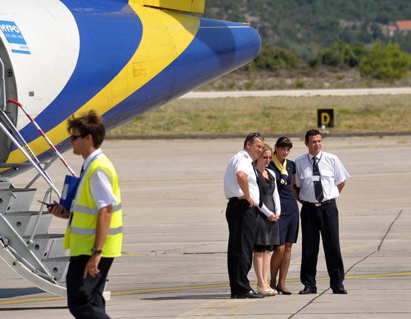 Dubrovnik, 210809.
Danas je u Dubrovnik s delegacijom Sarajevo Film Festivala stigla glumica Gillian Anderson, kao gost Dubrovnik Film Meetinga.
Docekale su je predstavnice Jadranskih luksuznih hotela u cijim ce objektima i boraviti.
Foto: Zeljko Tutnjevi
