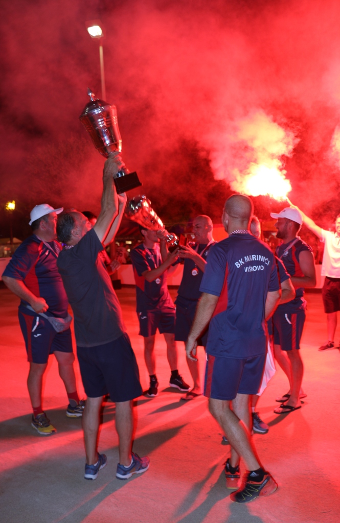 Boćari Marinića iz Viškova kod Rijeke osvojili boćarski Kup Hrvatske na završnom turniru u Viru Boćari Marinića iz Viškova kod Rijeke osvojili boćarski Kup Hrvatske na završnom turniru u Viru