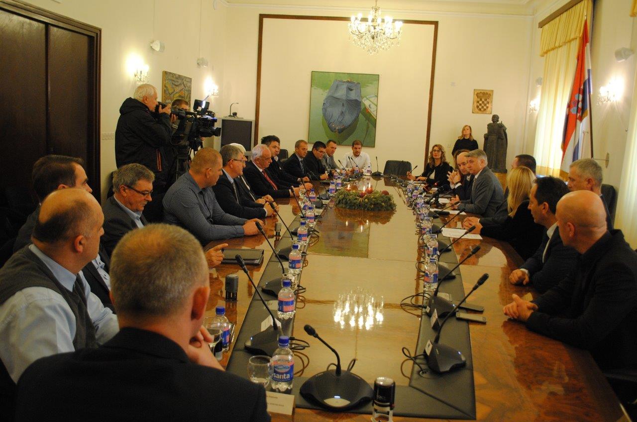 Ministar Tolušić potpisao ugovore za sanaciju šteta od poplave Ministar Tolušić potpisao ugovore za sanaciju šteta od poplave