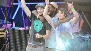 Zrce, 020712,
Nocni zivot na plazi Zrce.
Hideout Festival, do sada bio najposjeceniji dan , s oko otprilike 5000 posjetitelja samo u Aquariusu. Kao zvijezda veceri nastupio je Skrillex , a osim njega nastupali su Skream and Benga, Chase and Status, Sub Fo Zrce, 020712,
Nocni zivot na plazi Zrce.
Hideout Festival, do sada bio najposjeceniji dan , s oko otprilike 5000 posjetitelja samo u Aquariusu. Kao zvijezda veceri nastupio je Skrillex , a osim njega nastupali su Skream and Benga, Chase and Status, Sub Fo