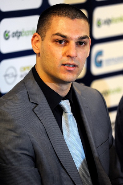 Zadar, 051212.
KK Zadar je na konferenciji za novinare predstavio novog direktora kluba Marina Cacica i novo americko pojacanje sutera Jordana Burgasona.
Na fotografiji: direktor kluba – Marino Cacic.
Foto: Luka Gerlanc / CROPIX Zadar, 051212.
KK Zadar je na konferenciji za novinare predstavio novog direktora kluba Marina Cacica i novo americko pojacanje sutera Jordana Burgasona.
Na fotografiji: direktor kluba – Marino Cacic.
Foto: Luka Gerlanc / CROPIX