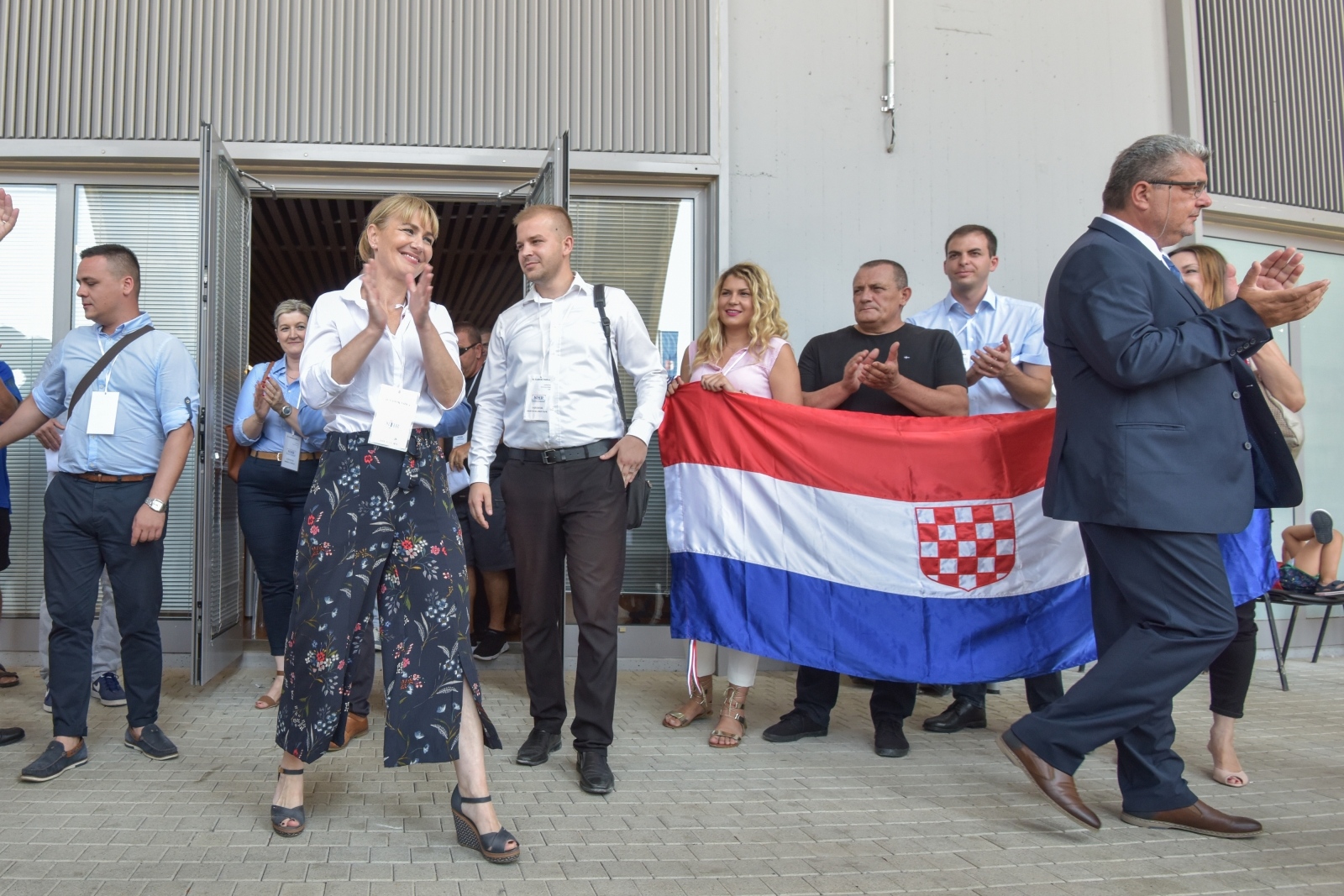 Bruna Esih u Zadru izabrana za predsjednicu Neovisnih za Hrvatsku Bruna Esih u Zadru izabrana za predsjednicu Neovisnih za Hrvatsku