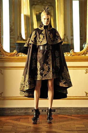 Alexander McQueen jesen/zima 2010/2011 – posljednja kolekcija (Vogue.de)