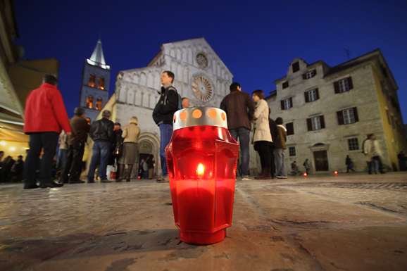 Procesija Velikog petka, 6. travnja 2012. (foto:Saša Čuka) Procesija Velikog petka, 6. travnja 2012. (foto:Saša Čuka)