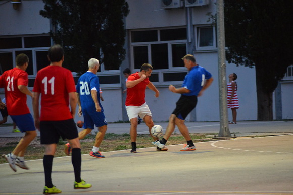 U povodu blagdana Kraljice Mira u Stanovima odigrana utakmica između liječnika i predstavnika Gradske uprave, Foto: Iva Perinčić