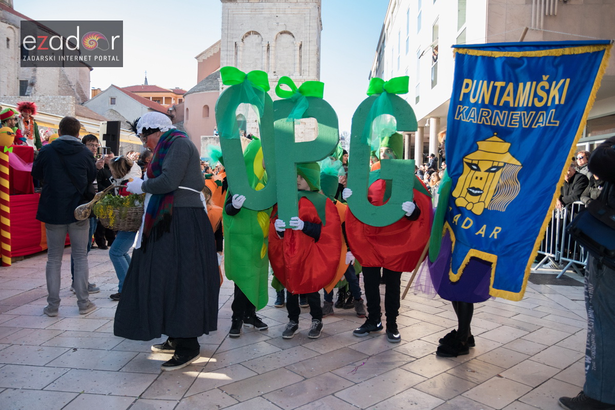 Zadarski karneval 2018: Povorka maškaranih skupina od Gradskih vrata preko Foruma do Narodnog trga Zadarski karneval 2018: Povorka maškaranih skupina od Gradskih vrata preko Foruma do Narodnog trga