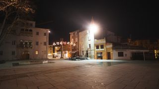 Građani na ulicama Zadra poštujući mjere dočekali 2021. godinu