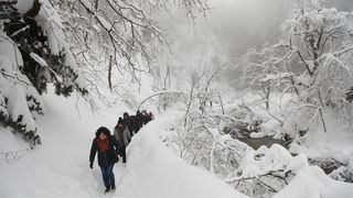 Zimska idila na snijegom prekrivenim Plitvičkim jezerima Zimska idila na snijegom prekrivenim Plitvičkim jezerima