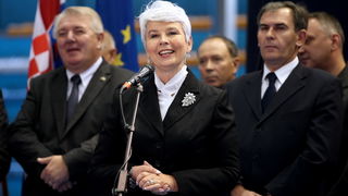 Zadar, 081111.
Premijerka Jadranka Kosor sa ministrima posjetila je Zadar povodom sportskih igara za invalide domovinskog rata, posjetila je i Luku Gazenicu koja je u izgradnji.
Foto : Andrija Lucic / cropix Zadar, 081111.
Premijerka Jadranka Kosor sa ministrima posjetila je Zadar povodom sportskih igara za invalide domovinskog rata, posjetila je i Luku Gazenicu koja je u izgradnji.
Foto : Andrija Lucic / cropix