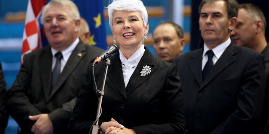 Zadar, 081111.
Premijerka Jadranka Kosor sa ministrima posjetila je Zadar povodom sportskih igara za invalide domovinskog rata, posjetila je i Luku Gazenicu koja je u izgradnji.
Foto : Andrija Lucic / cropix