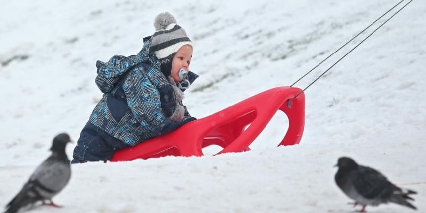06.01.2016., Zagreb – U sredistu grada u poslijepodnevnim satima ponovo je poceo padati snijeg. Photo: Sanjin Strukic/PIXSELL 06.01.2016., Zagreb – U sredistu grada u poslijepodnevnim satima ponovo je poceo padati snijeg. Photo: Sanjin Strukic/PIXSELL