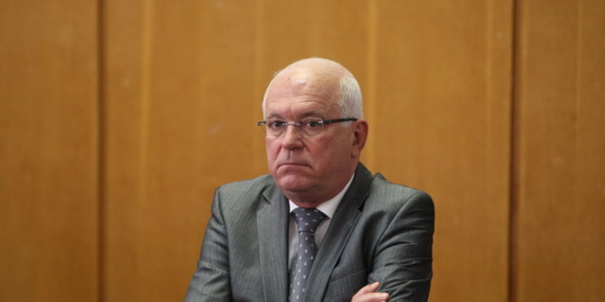 Zadar, 100512.
Stanari tzv. Galicevih zgrada na Poljani Dragutina Domjanica u Diklu danas su blokirali ulaz u grad svojim vozilima, zauzeli Gradsku vijecnicu i u nju pozvali gradonacelnika. Stanari tvrde da Niksa Milinkovic radi bez gradjevinske dozvole. Zadar, 100512.
Stanari tzv. Galicevih zgrada na Poljani Dragutina Domjanica u Diklu danas su blokirali ulaz u grad svojim vozilima, zauzeli Gradsku vijecnicu i u nju pozvali gradonacelnika. Stanari tvrde da Niksa Milinkovic radi bez gradjevinske dozvole.