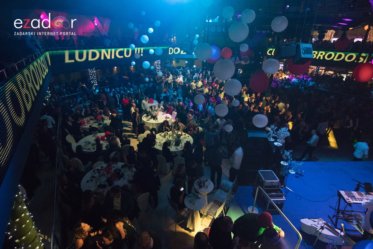 Ludnica u Saturnusu: Najbolji doček u svemiru i šire Ludnica u Saturnusu: Najbolji doček u svemiru i šire