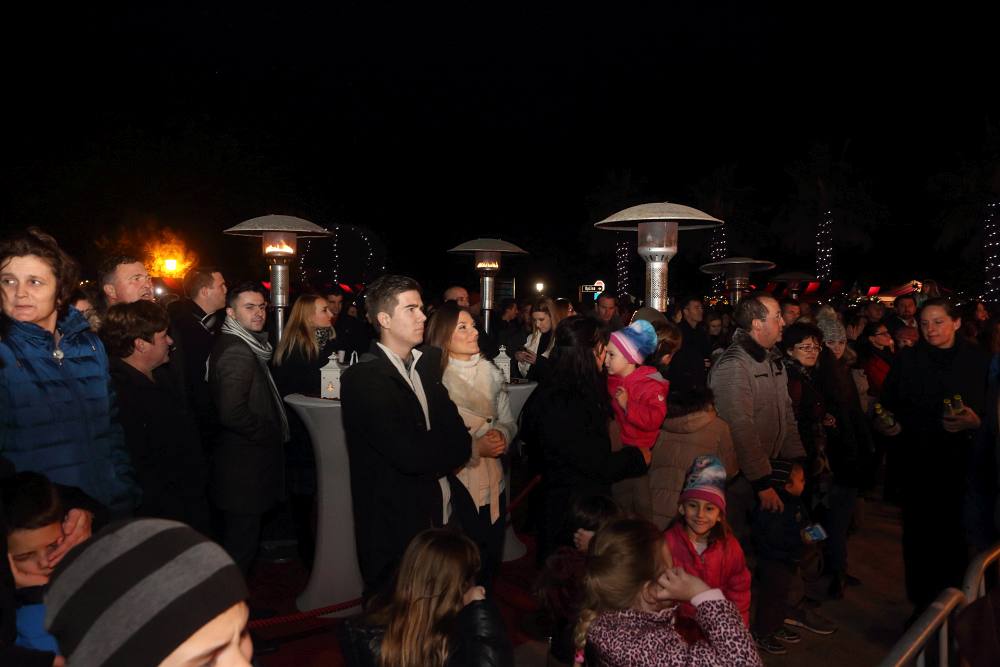 Advent na Viru: Crvena jabuka oduševila u “sniježnom” Viru Advent na Viru: Crvena jabuka oduševila u “sniježnom” Viru