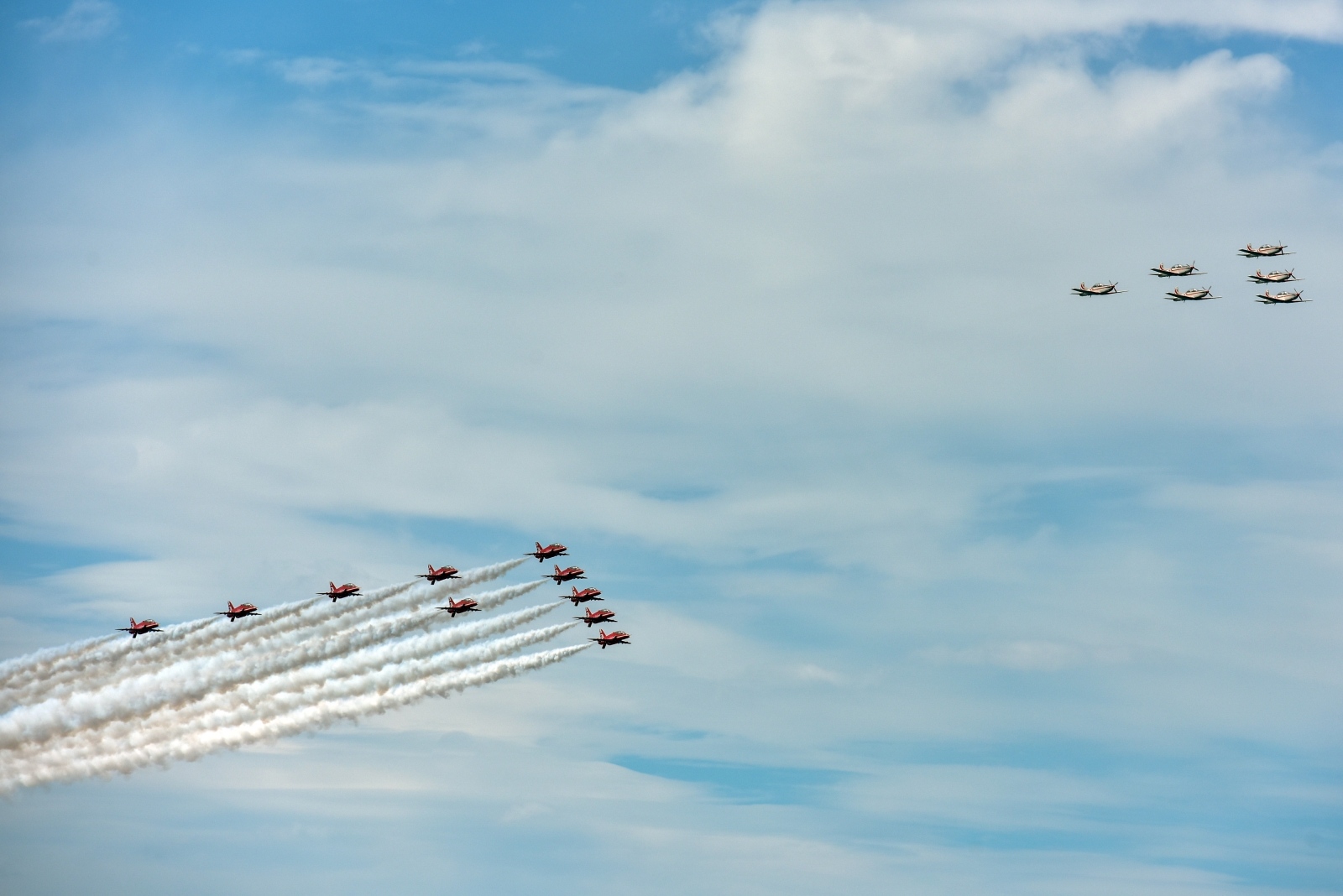 Krila Oluje i Red Arrows preletjeli iznad zadarskog kanala