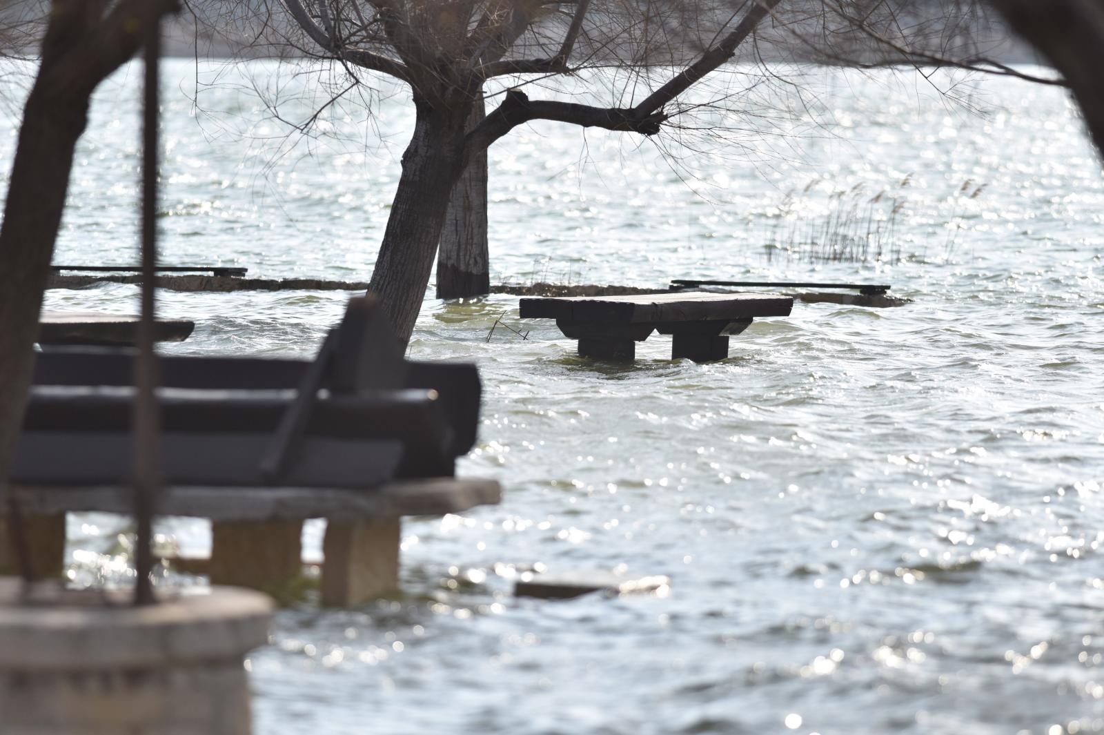 Nezapamćeno visoka razina vodostaja Vranskog jezera Nezapamćeno visoka razina vodostaja Vranskog jezera