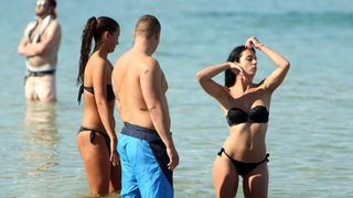 Zrće: Prvi dan Hideout festivala privukao nekoliko tisuća turista, Photo: Dalibor Urukalovic/PIXSELL Zrće: Prvi dan Hideout festivala privukao nekoliko tisuća turista, Photo: Dalibor Urukalovic/PIXSELL