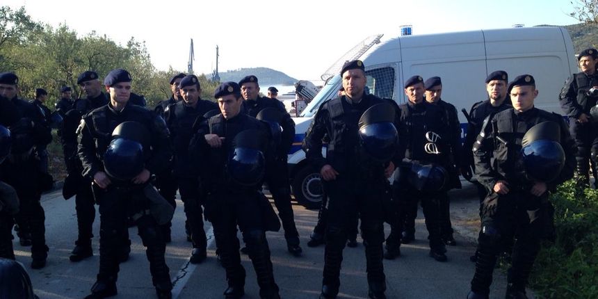 Interventna policija zauzela Nautu Lamjanu, foto: Suzana Bandić Interventna policija zauzela Nautu Lamjanu, foto: Suzana Bandić