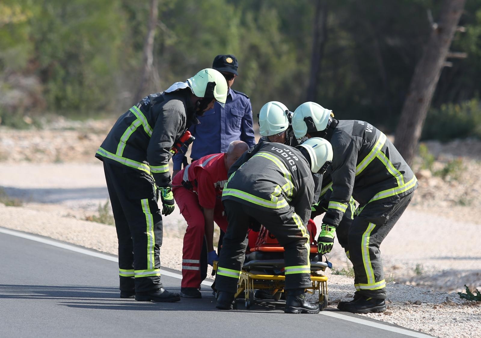 Dvoje ozlijeđenih u sudaru dva automobila na vodičkoj obilaznici, intervenirali i vatrogasci Dvoje ozlijeđenih u sudaru dva automobila na vodičkoj obilaznici, intervenirali i vatrogasci