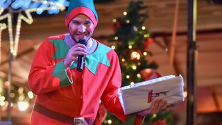 Sv. Nikola s Krampusom i Vilenjakom zabavljao djecu od Kampo Kaštela do Trga Petra Zoranića Sv. Nikola s Krampusom i Vilenjakom zabavljao djecu od Kampo Kaštela do Trga Petra Zoranića